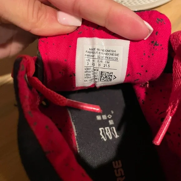 Converse like New! - Picture 3 of 5